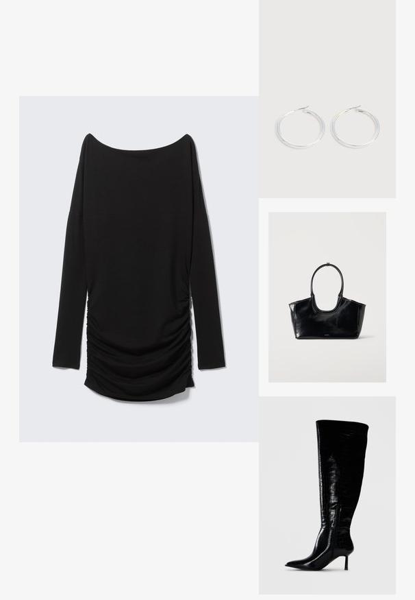 Sort langærmet top med off-shoulder udskæring og detaljer med rynket side. Fremstillet af blødt stof og har en strømlinet silhuet.; Støvler i sort læder til knæene med en blank, krokodillemønster-finish. Spids tå og tynd hæl; har en sidelukning med lynlås.; Sort blank læderhåndtaske med stort ovalt håndtag og subtilt logo foran mod en ensartet lys baggrund.; Par skinnende sølvøreringe med tynde trådlåse, vist på en lys grå baggrund.