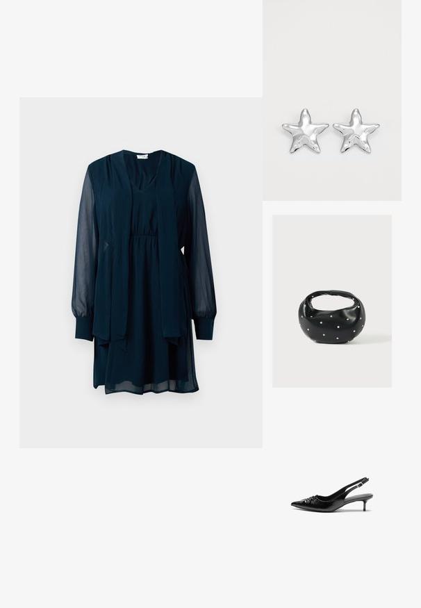 Marineblå langærmet kjole med gennemskinnelige ærmer, V-udskæring, indsnoet talje og fastgjort langt tørklæde foran.; Sorte læder slingback-pumps med spids tå, lav kitten-hæl og rynket detalje på overdelen. Glat tekstur og minimalistisk design.; Sort læderhåndtaske med en rundet form, dekoreret med sølvnitter, og et kort håndtag. Glat tekstur og lynlåslukning.; Sølvstjernede øreringe med en poleret, blank overflade. Hver ørering har fem spidser og subtile teksturdetaljer på overfladen.