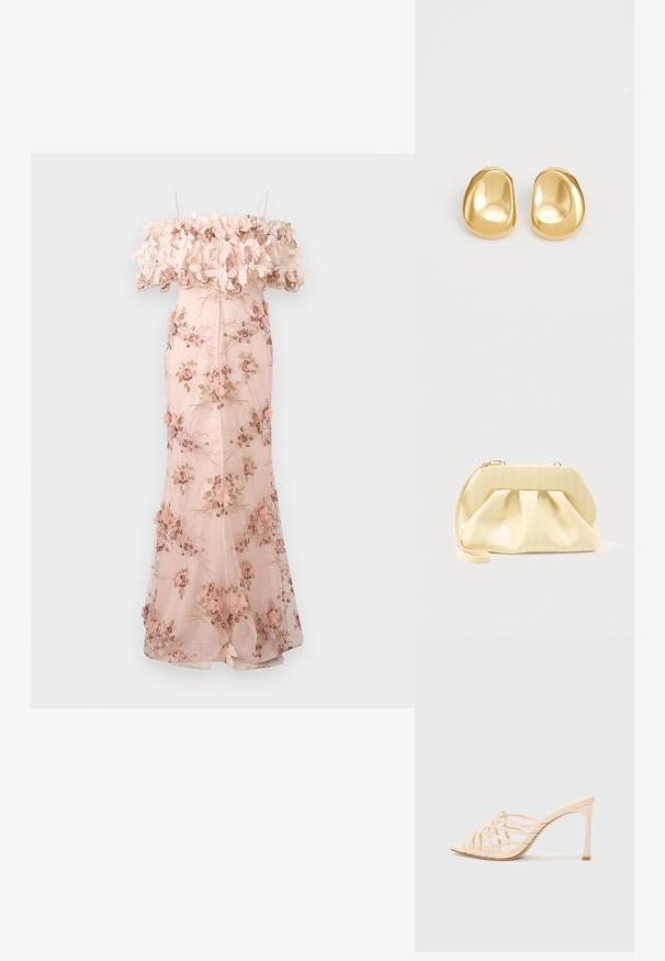 Robe rose claire bustier à épaules dénudées avec broderies florales, appliques de fleurs en 3D au niveau du décolleté, corsage ajusté et jupe fluide longue jusqu’au sol.; Mules à talons hauts beiges avec un design à lanières. Présentent un bout carré, une texture lisse et un talon élancé avec un accent doré à la base.; Pochette en cuir couleur crème avec un cadre supérieur structuré et une lanière pour poignet, présentée sur un fond clair uni.; Boucles d'oreilles en forme de clou de couleur or, avec une forme lisse et arrondie et une surface réfléchissante, mettant en avant un design minimaliste sans motifs visibles.