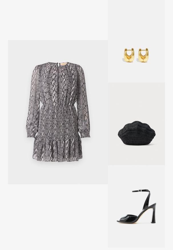 Vestido de estampado de serpiente en gris y negro con mangas largas, una cintura fruncida y un dobladillo con volantes. Presenta un cierre en la espalda con forma de ojo de cerradura.; Sandalia de tacón alto de charol negro con puntera abierta y fina correa de tobillo con hebilla sobre fondo blanco.; Bolso de mimbre negro con forma de concha de vieira con parte superior curva y textura tejida sobre un fondo liso.; Pendientes de aro de oro con un diseño elegante y redondeado. Presentan un centro hueco y una superficie brillante, complementando estilos modernos.