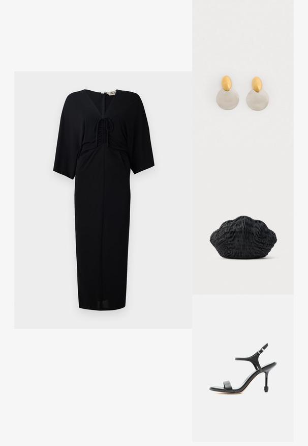 Mustra must, mille lühikeste kimono varrukatega, esikinnitusdetailide, lukuga sulgemise ja keha lähedase siluettiga. Sile kangas, minimalistik disain.; Mustast nahast kõrge kontsaga sandaal peente rihmade ja avatud varbaga, reguleeritava pahkluu pandlaga, esitatud valgel taustal.; Mustast punutud käsitööna valmistatud käekott, mis on kujult fenkoli koore sarnane, ümaral küljel ja kootud tekstuuriga ning lihtsal taustal.; Kuld- ja hõbedametallist kõrvarõngad, millel on ümar diskipõhi ja ovaalne pealmine osa, sile tekstuur ja poleeritud viimistlus.