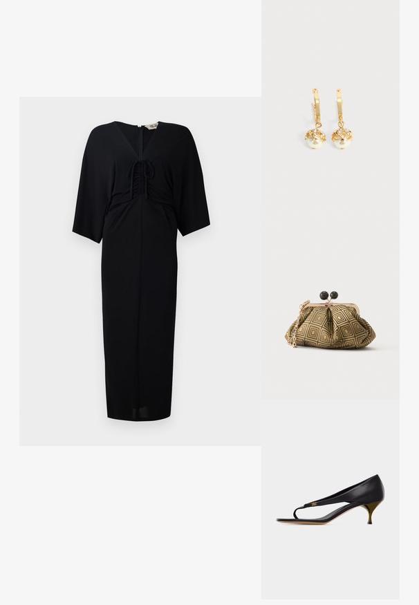 Zwart midi-jurkje met korte kimono-mouwen, voorband met strikdetail, een ritsluiting en een getailleerd silhouet. Glad materiaal, minimalistisch ontwerp.; Zwarte leren sandaal met kittenheel, smalle teenslip en gouden embleemdetail aan de zijkant.; Kleine clutch tas met goud-zwart geometrisch patroon, goudkleurig metalen frame, zwarte bolsluiting en een korte gouden kettingband.; Gouden oorringen met hangende witte parels omhuld met goud en kleine heldere kristallen op een effen lichte achtergrond.