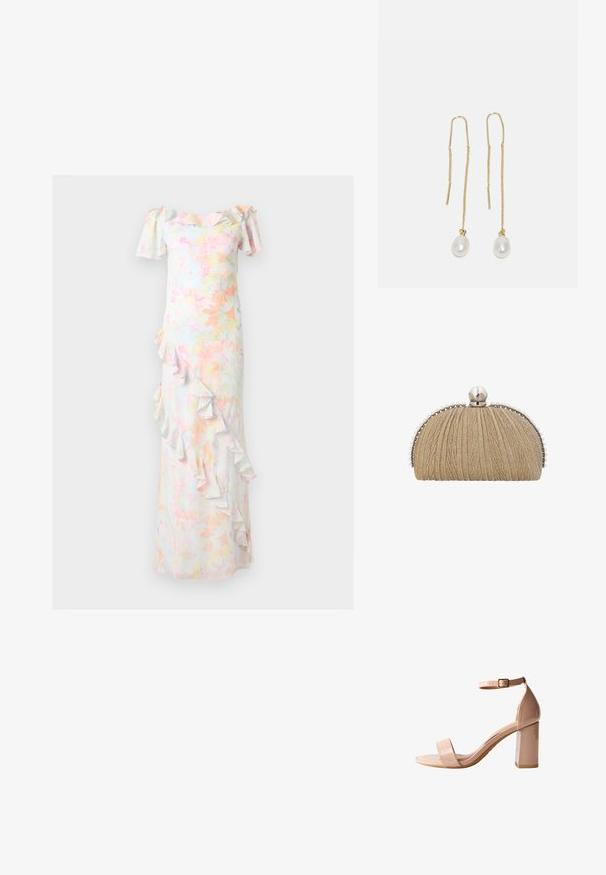 Off-shoulder, gulvlængde blomsterkjole med mønstre i pastelrosa, gul og grøn, med flæser langs halsudskæringen og skråt foran.; Nude lakhelede hæl-sandal har en firkantet åben tå, ankelrem med spænde og en kraftig blokhæl for stabilitet.; Clutchpung i gyldent stof med plisseret tekstur, sølvramme og stor perleknap med mindre perler langs kanterne.; Guldfarvede metal øreringe med lange kædedele og to hvide perlepende i enderne. Perlerne har en glat, rund form.