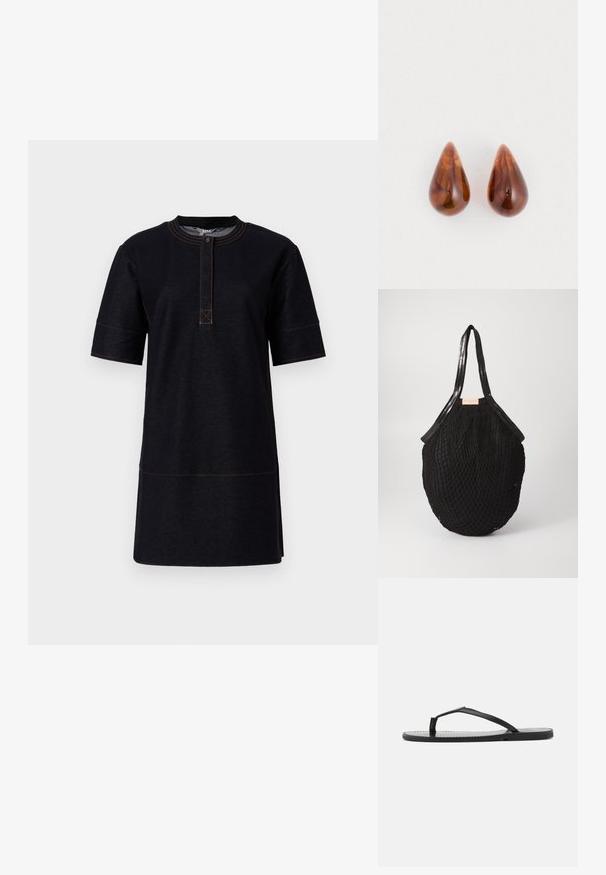 Sort kortærmet kjole lavet af denimstof, med rund halsudskæring, knaplukning og kontrasterende orange stikninger.; Sorte flip-flops med minimalistisk design, der har tynde stropper og en flad sål. Materialet ser ud til at være plast med en glat overflade.; Sort vævet tote taske med en oval form, prydet med glatte håndtag og et tekstureret netlignende design. Etiketten er synlig på siden.; Et par glansende brune dråbeformede øreringe med subtile mørkere mønstre på en hvid baggrund.