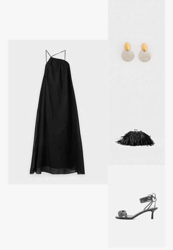 Robe maxi noire avec une silhouette fluide, faite d'un tissu léger. Présente des bretelles croisées et un col élastiqué froncé.; Sandale à talon en cuir gris avec une bride nouée sur les orteils et des lacets enroulants autour de la cheville, sur un talon moyen et fin, sur fond blanc.; Pochette noire à franges avec fermoir argenté et chaîne, sur un fond clair uni.; Boucles d'oreilles en métal doré et argenté avec une base en disque rond et une pièce supérieure ovale, texture lisse et finition polie.