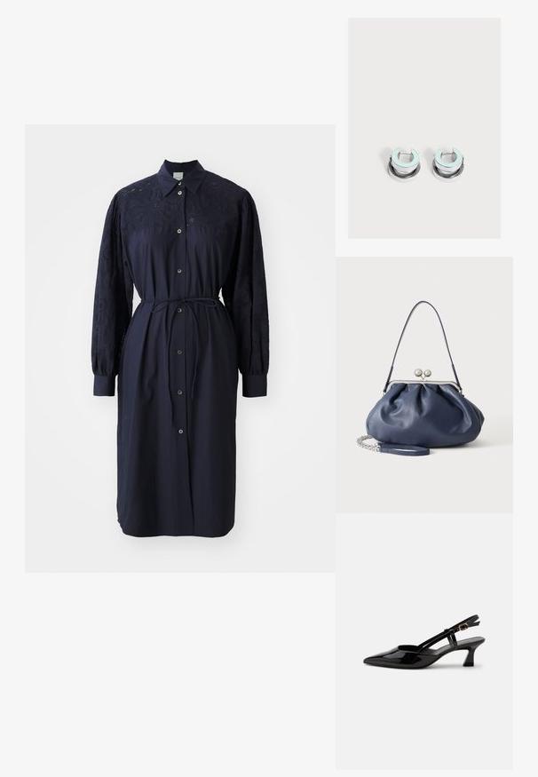 Donkerblauwe langharige jurk met een kraag, knoopsluiting aan de voorkant en een gestructureerde geborduurde stof op de mouwen, voorzien van een tailleband.; Zwarte lakleren slingback kitten heel schoen met spitse neus en verstelbare gouden gespsluiting op een witte achtergrond.; Zachte navyblauwe leren handtas met zilveren sluiting, enkele schouderband en afneembare ketting polsband op witte achtergrond.; Zilveren creolen met een lichtblauw geëmailleerd halvemaanontwerp bovenaan tegen een effen lichte achtergrond.