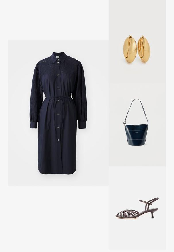 Navyblaues langärmliges Kleid mit Kragen, Knopfleiste auf der Vorderseite und strukturiertem gesticktem Stoff an den Ärmeln, ausgestattet mit einem Taillengürtel.; Dunkelbraune Leder-Sandalette mit Riemchen und verstellbarem Schnallenriemen am Knöchel, Kitten-Heel, vor weißem Hintergrund.; Marineblaue Leder-Schultertasche im Beuteldesign mit weißen Nähten, verstellbarem Schulterriemen und kleinem goldenen Markenlogo auf der vorderen Mitte.; Paar polierter Creolen in Goldoptik mit leicht ovalem, klobigem Design und Scharnierverschlüssen auf weißem Hintergrund.
