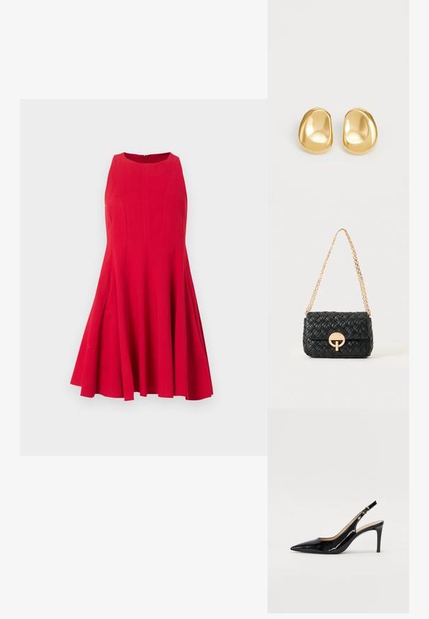 Robe rouge vif sans manches avec une jupe évasée et un col rond, présentée sur un fond gris clair uni.; Pompe slingback en cuir verni noir avec un bout pointu, un talon fin et un design de découpes subtil. Elle dispose d'une boucle dorée sur la sangle.; Sac à main noir en cuir tressé avec une bandoulière chaîne dorée et un fermoir rond doré à l'avant, posé sur un fond uni et clair.; Boucles d'oreilles en forme de clou de couleur or, avec une forme lisse et arrondie et une surface réfléchissante, mettant en avant un design minimaliste sans motifs visibles.