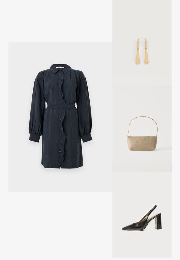 Schwarzes Longsleeve-Hemdkleid mit rüschenbesetzter Knopfleiste und tailliertem Gürtel. Aus strukturiertem Stoff gefertigt, mit puffärmel und klassischem Kragen.; Schwarzer Leder-Slingback-Schuh mit spitzer Kappe, hohem Blockabsatz und beigegefüttertem Innenraum vor hellem, einfarbigem Hintergrund.; Beige gewebte Handtasche mit dünnem Schulterriemen und kleinem goldenen "BOSS" Logo vorne, vor weißem Hintergrund präsentiert.; Ohrhänger in Gold-Ton mit glatten, länglichen Tropfenanhängern, die an kleinen Creolenverschlüssen hängen, auf weißem Hintergrund.