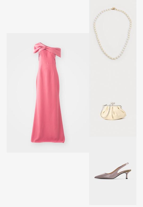 Lang pink kjole med off-the-shoulder design, der har en knyttet detalje ved udskæringen og en glat, svævende stof.; Glansfuld lyserød lilla slingback højhælet sko med spids tå og en buet mellemhøj stilethæl på en hvid baggrund.; Plisseret beige læderclutch med en sølvmetalramme, der har to runde dekorative låse og en sølvkædetrasporte.; Perlekæde med en enkelt række af hvide perler, der er adskilt af små guldperler, afsluttet med en guldspænde.