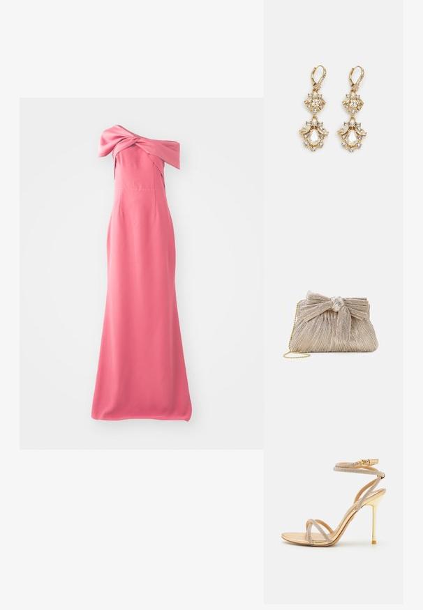Lang pink kjole med off-the-shoulder design, der har en knyttet detalje ved udskæringen og en glat, svævende stof.; ALDO MANAELDEN - Højhælede sandaletter / Højhælede sandaler - gold-coloured; Metallic guld clutch taske med plisseret stof, der har en sløjfedetalje øverst og en gylden kædetras for alsidighed og nem bæring.; Guldtonede chandelierøreringe med en klynge-design, der har runde og tårnformede klare krystaller, der fremhæver detaljerne.