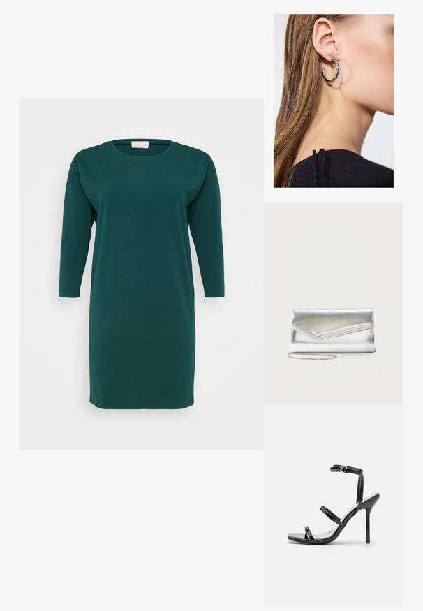 Vestido verde oscuro, hasta las rodillas, hecho de una tela suave. Presenta un escote redondo y mangas de tres cuartos con un corte holgado y sin patrones visibles.; Sandalias de tacón alto de charol negro con tres tiras horizontales y una correa en el tobillo ajustable. Silueta elegante y acabado brillante.; Bolso clutch plateado brillante con solapa de estilo sobre y adorno decorativo, pequeña correa de cadena plateada, sobre fondo liso claro.; Pendiente de aro de plata con un acabado pulido, que presenta pequeños detalles en dorado y una forma redonda, llevado en el lóbulo.