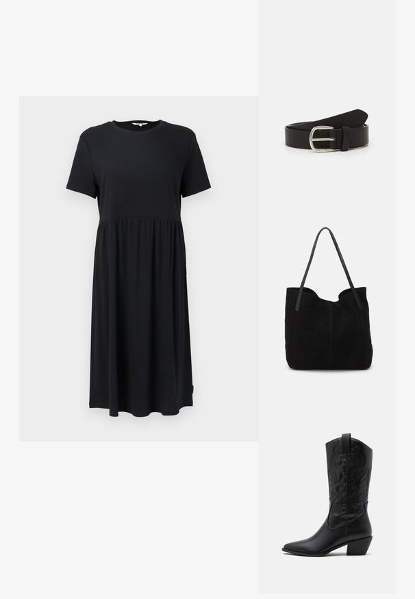 Schwarzes Kurzarmkleid mit Rundhalsausschnitt, mit einem taillierten Oberteil und einem fließenden Rock, der unter dem Knie endet. Hergestellt aus weichem Stoff.; Schwarze Leder-Cowboy-Stiefel mit spitzem Zeh, geprägten, wirbelnden Mustern und einem mittelhohen Absatz. Mit einem Zuglasche für einfaches An- und Ausziehen.; Schwarze Wildleder-Umhängetasche mit zwei langen, flachen Ledergriffen. Sie verfügt über eine gewölbte obere Kante und sichtbare Nähte auf der Vorderseite. Keine Hardware-Details.; Schwarzer Leder Gürtel mit glatter Textur, ausgestattet mit einer silbernen Metall-Schließe und einer zulaufenden Spitze. Einfaches, klassisches Design.