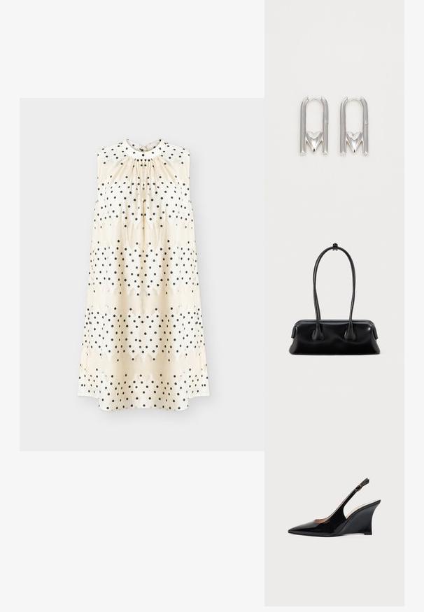 Robe crème sans manches à pois noirs, encolure froncée et silhouette droite et ample.; Chaussure compensée à bride arrière en cuir verni noir avec bout pointu et boucle réglable à la cheville sur fond blanc.; Sac à main en cuir noir avec deux poignées allongées, une texture lisse et une base arrondie, ornée d'accents décoratifs sur les côtés.; Boucles d'oreilles en métal argenté présentant une forme en U avec un accent en forme de cœur à la base, une texture lisse et une finition polie.