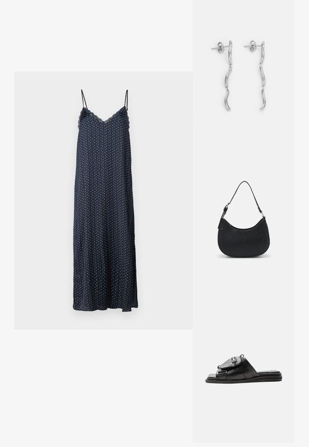 Navy-blaues ärmelloses Nachthemd mit weißen und roten Punkten, gewelltem Ausschnitt und einem langen, fließenden Design aus weichem Stoff.; Schwarze Ledersandale mit gepolsterter Sohle und vorderer Reißverschlusstasche am Riemen.; Schwarze Hobo-Tasche aus glattem Leder mit einer geschwungenen Silhouette, ausgestattet mit einem einzelnen verstellbaren Trageriemen und minimalistischem Design.; Silberne Metallohrringe mit gewelltem Design, die aus zwei miteinander verbundenen, länglichen Elementen bestehen. Glatte Textur und polierte Oberfläche. Steckverschluss.