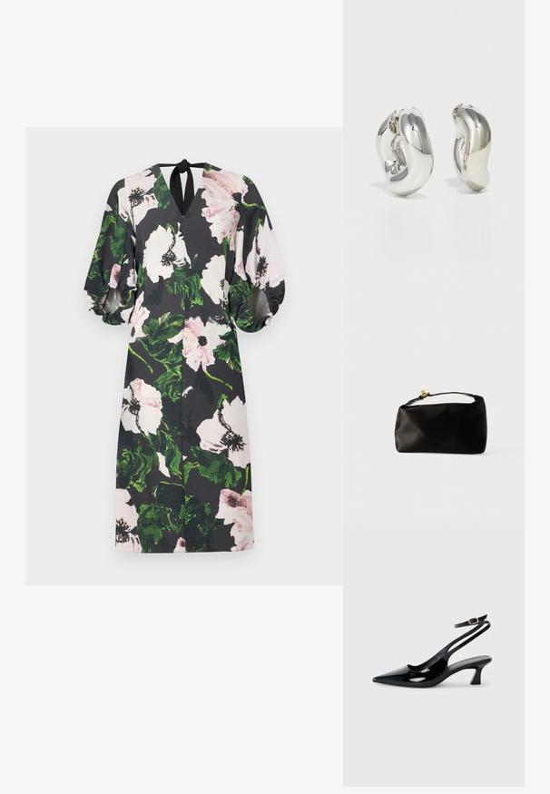 Blomsterkjole med sort baggrund; har store lyserøde og grønne blomstermønstre, en V-udskæring, pufærmer og et bånd bagpå.; Sorte patenterede læderslingbacks med spidse tæer, lav blokhælt og justerbar ankelrem med guldspænde.; Sort satinpung med en afrundet form, et håndtag i toppen og en guldaccentlås. Glat tekstur med et minimalistisk design.; Sølvskulpturelle øreringe med glatte, buede former og reflekterende overflader. Har et lukket hoop-design og en markant organisk form.