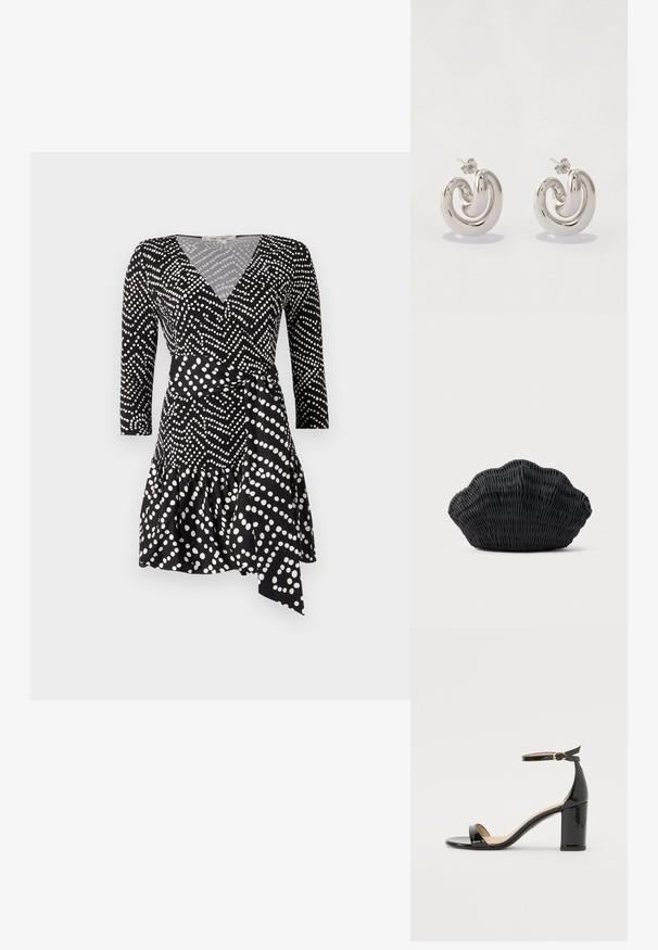 Vestido negro de volantes con lunares blancos, con escote en V, mangas tres cuartos y un dobladillo con volantes, detalle de cintura anudada.; Sandalia de tacón alto en charol negro con pulsera en el tobillo y hebilla dorada, punta abierta y tacón ancho sobre fondo blanco.; Bolso de mimbre negro con forma de concha de vieira con parte superior curva y textura tejida sobre un fondo liso.; Pendientes de metal plata con un diseño en espiral, que presentan superficies lisas y un acabado pulido, asegurados con un cierre de mariposa.