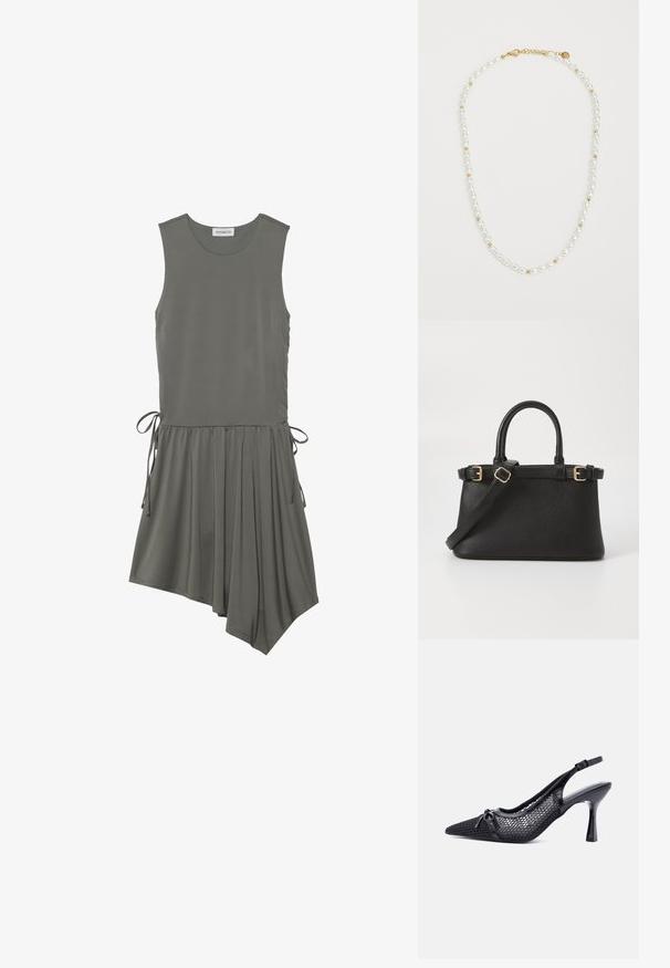 Mouwloze jurk van olijfgroene stof, met een zijstrikdetail, geplooide rok en asymmetrische zoom. Gladde textuur, casual ontwerp.; Zwarte slingback hoge hak met een puntige neus, een honingraatpatroon van gaas en een klein sierstrikje aan de voorkant.; Call it Spring Handtas - black; Parelketting met afwisselend witte ovale parels en kleine gouden kralen, voorzien van een gouden sluiting om te bevestigen. Over het algemeen een gladde textuur.