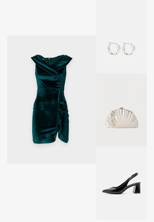 Robe en velours bleu canard avec un design enroulé, sans manches, présentant un détail de volants asymétriques à l'avant et une fermeture éclair dissimulée dans le dos.; Chaussure slingback en cuir verni noir avec bout pointu et talon bloc épais de hauteur moyenne sur fond blanc.; Pochette argentée métallique en forme de coquillage, avec une chaîne en argent drapée sur le côté.; Boucles d'oreilles en argent avec une finition polie, présentant une forme circulaire et une fermeture à charnière. Texture lisse avec un minimum de détails.