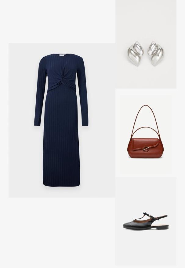 Navyblaues langärmeliges Kleid mit einem verdrehten Knotendetail an der Vorderseite, mit ribbeliger Textur und geradem, bodenlangem Schnitt.; Schwarzer flacher Lederslingback-Schuh mit T-Riemen und goldener Schnalle auf neutralem Hintergrund.; Braune Leder-Schultertasche mit abgerundeter rechteckiger Form, asymmetrischer Klappe, silbernem runden Verschluss und zwei dünnen Riemen.; Silberne Ohrringe mit einer organischen, abstrakten Form. Glatte, glänzende Oberfläche mit einem konischen Design. Mit dezenten Kurven und einem zentralen Linienelement.