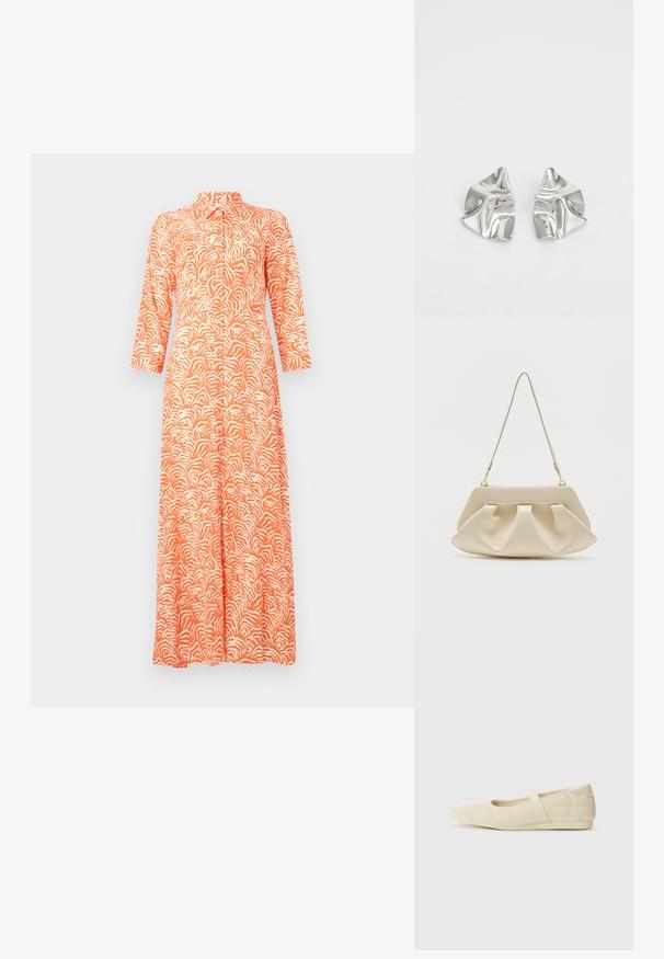 Langes, oranges Kleid mit einem weißen abstrakten Wellenmuster, ausgestattet mit einem hohen Kragen und Dreiviertelärmeln. Hergestellt aus leichtem Stoff.; Beige Ballerinas aus glattem Leder mit mandelförmiger Zehenpartie und elastischem Riemen über dem Fußrücken, ausgestattet mit dezenten Nähtelementen.; Cremefarbene, weiche Clutch mit gerafften Falten und dünnem Schulterriemen mit goldenen Beschlägen.; Silberne Metallohrringe mit einem wellenförmigen, skulpturalen Design, das eine polierte Oberfläche und unregelmäßige Formen aufweist, die eine zeitgenössische Ästhetik betonen.