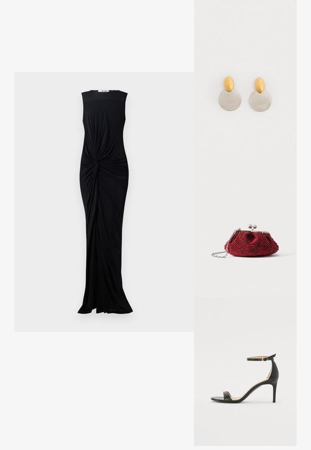 Robe noire sans manches en tissu lisse, avec un détail torsadé à la taille et une conception longue au sol. Encolure ronde simple.; Sandale à talons hauts en cuir noir avec une lanière de cheville. Présente une texture lisse, un bout ouvert et un talon fin. Détail de boucle en ton doré.; Petit sac pochette rouge orné de perles, avec fermoir argenté et chaîne sur un fond blanc uni.; Boucles d'oreilles en métal doré et argenté avec une base en disque rond et une pièce supérieure ovale, texture lisse et finition polie.