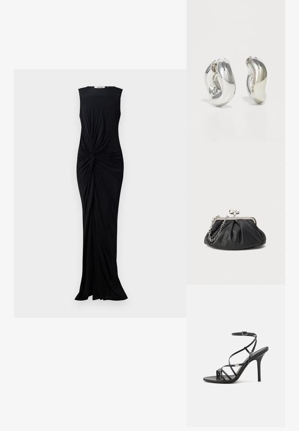 Schwarzes ärmelloses Kleid aus glattem Stoff, mit einer verdrehten Detail am Bund und einem bodenlangen Design. Schlichter runder Ausschnitt.; Schwarze High-Heel-Sandale mit dünnen Riemen, einem Knöchelverschluss, einer glatten Lederoberfläche und einem schlanken Stiletto-Absatz.; Schwarze Leder-Clutch mit geraffter Textur, silberfarbener Metallrahmen, Druckverschluss und Kettenriemen. Glatte, weiche Oberfläche.; Silberne skulpturale Ohrringe mit glatten, geschwungenen Formen und reflektierenden Oberflächen. Sie verfügen über ein geschlossenes Ringdesign und eine ausgeprägte organische Form.