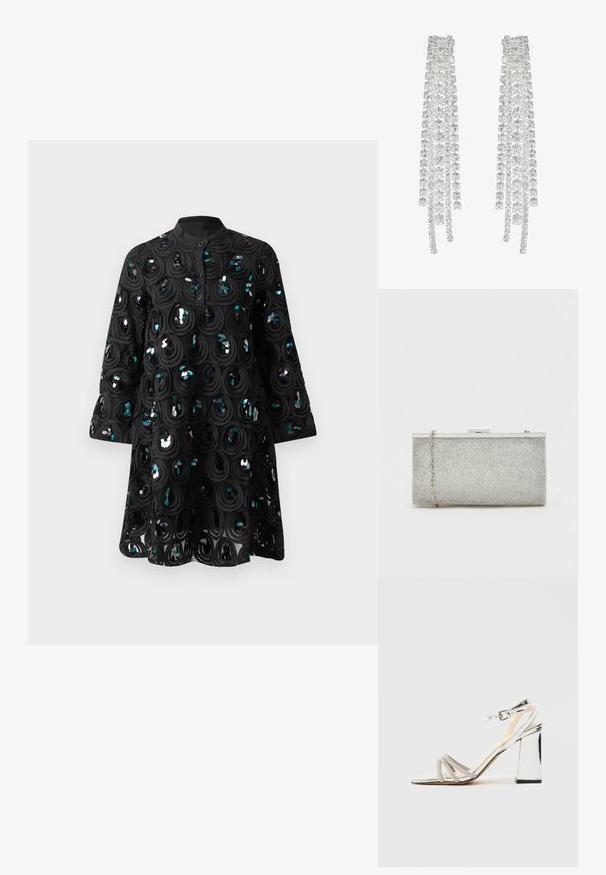 Sort langærmet kjole med høj krave, knaplukning og cirkulære pailletmønstre, der skaber et tekstureret, skinnende design.; Sølv højhælede sandaler med blokhæl, tre rhinestones remme over tæerne, og en justerbar ankelrem med spænde.; Sølvmetallic clutch taske med en struktureret mesh-overflade, rektangulær form og en aftagelig kædestrop. Har en metaliske lås.; Lange sølvøreringe med en række klare, facetterede krystaller i kaskadeformede strenge med varierende længder og former.
