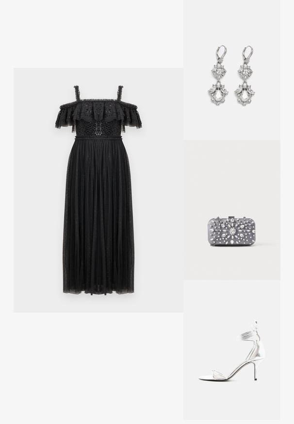 Robe maxi noire à épaules dénudées, avec un décolleté à volants en étages, un corsage ajusté orné de sequins, et une jupe fluide en transparent à pois.; Sandale à talon haut argentée avec fines brides, tour de cheville et talon aiguille fin sur fond blanc uni.; Petit sac pochette rectangulaire gris foncé orné de strass clairs disposés en motif rayonnant, avec une bandoulière chaîne argentée.; Boucles d'oreilles en métal argenté ornées de plusieurs pierres précieuses en cristal transparent en forme de goutte et de marquise, avec des fermoirs à levier et des détails complexes.