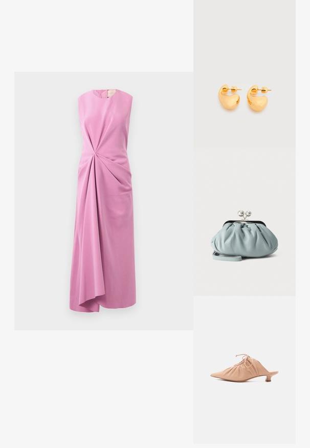Vestido sin mangas de tela rosa claro, con un detalle frontal retorcido y un dobladillo asimétrico, textura suave con un sutil brillo.; Zueco de mujer de cuero beige con puntera puntiaguda, parte superior fruncida, cordón ajustable y tacón bajo de estilo kitten sobre fondo blanco.; Pequeño monedero de cuero azul claro con cierre metálico plateado tipo kiss-lock y correa corta para la muñeca sobre un fondo liso.; Par de pequeños pendientes de botón de tono dorado, robustos, con formas abstractas suaves y curvas sobre un fondo claro.