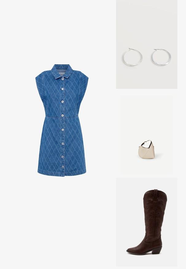 Denim jurk met een kraag, diamantpatroon textuur, cap mouwen en knoopsluiting aan de voorkant. Blauwe kleur, getailleerd bij de taille, knielang.; Hoge bruine leren cowboylaars met gedetailleerde stiksels, een puntige neus en een blokhak op een effen lichte achtergrond.; Beige leren handtas in halvemaanvorm met een enkele schouderband en minimale stiksels, afgebeeld tegen een effen witte achtergrond.; Zilverkleurige metalen creolen oorbellen met een glad, licht gebogen oppervlak en sluitingen met haaksluiting op een effen witte achtergrond.