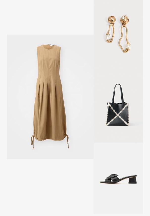 Proenza Schouler White Label MARLEY DRESS IN TECH - Hverdagskjole - dark birch; Sorte læder slidesandaler med en bred rem med kædedetalje, åben tå og en geometrisk høj hæl. Glat tekstur og minimalistisk design.; Sort læder tote taske med cremefarvet syning, der skaber et X-mønster. Har to sorte håndtag og en uformet form.; Øreringe i guldtone med uregelmæssige åbne former, hver med en perle i bunden og ædelstensdetaljer på de runde nitter.