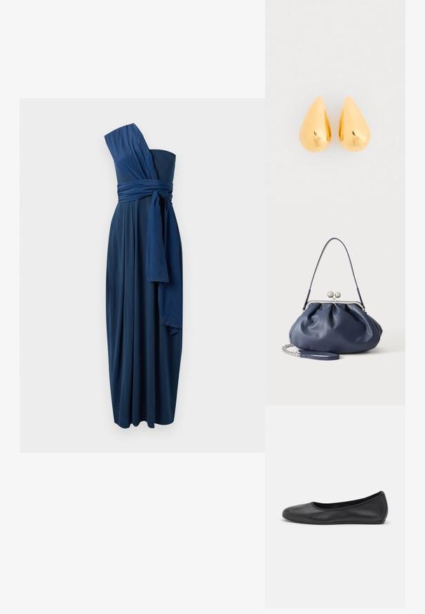 Marineblauwe, mouwloze, vloerlange jurk met een asymmetrisch ontwerp, een strik rond de taille en vloeiende stof. Vlekkeloze textuur, elegante draping.; Zwarte leren ballerina met een ronde neus, gladde textuur, minimale stikdetails en een flexibele zoolontwerp.; Zachte navyblauwe leren handtas met zilveren sluiting, enkele schouderband en afneembare ketting polsband op witte achtergrond.; Gouden druppelvormige oorbellen met een gladde, gepolijste oppervlakte en ronde onderkanten, die het licht weerkaatsen met een glanzende afwerking.