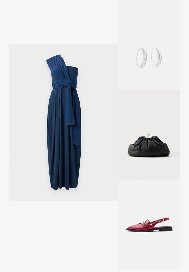 Námornícka modrá, bezrukávová, dlhá až na zem s jednoramenným dizajnom, zviazaný pás a splývavá látka. Hladká textúra, elegantné zavinutie.; Červená špicatá plochá slingback topánka s tromi striebornými prackovými pásmi a nízkym čiernym podpätkom na bielom pozadí.; Čierna kožená kabelka do ruky s nazbieranou štruktúrou, kovovým zapínaním a jemným vypuklým logom na prednej strane. Okrúhly tvar.; Strieborné kruhové náušnice s hladkým, zakriveným dizajnom. Disponujú lesklým povrchom a štýlovým, minimalistickým tvarom. Vhodné na rôzne príležitosti.