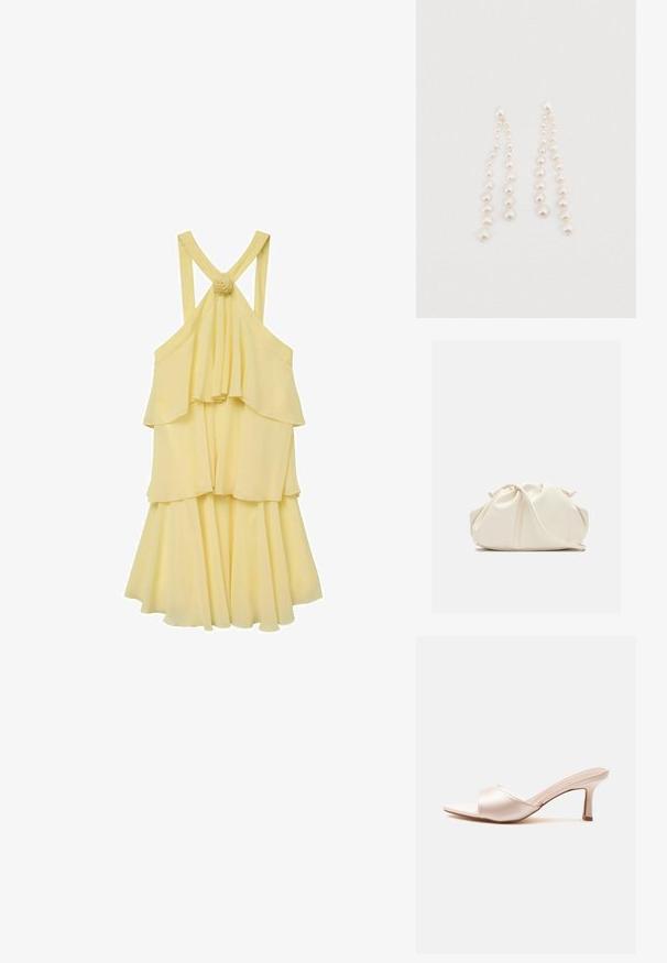 Gul lagdelt kjole med et flydende design, der har spaghetti stropper og en rynket ryg. Pyntet med en blomsterdetalje ved stropperne.; Beige mule med åben tå, mellem-høj slank hæl og bredt blødt remme over foden.; Blød, cremefarvet læder clutch taske med samlet, rynket design og en tynd skulderrem, der hviler foran på en ensfarvet baggrund.; Lange perleøreringe lavet af skinnende, iriserende perler i forskellige størrelser, med et kaskadelignende design med fine vedhæng.