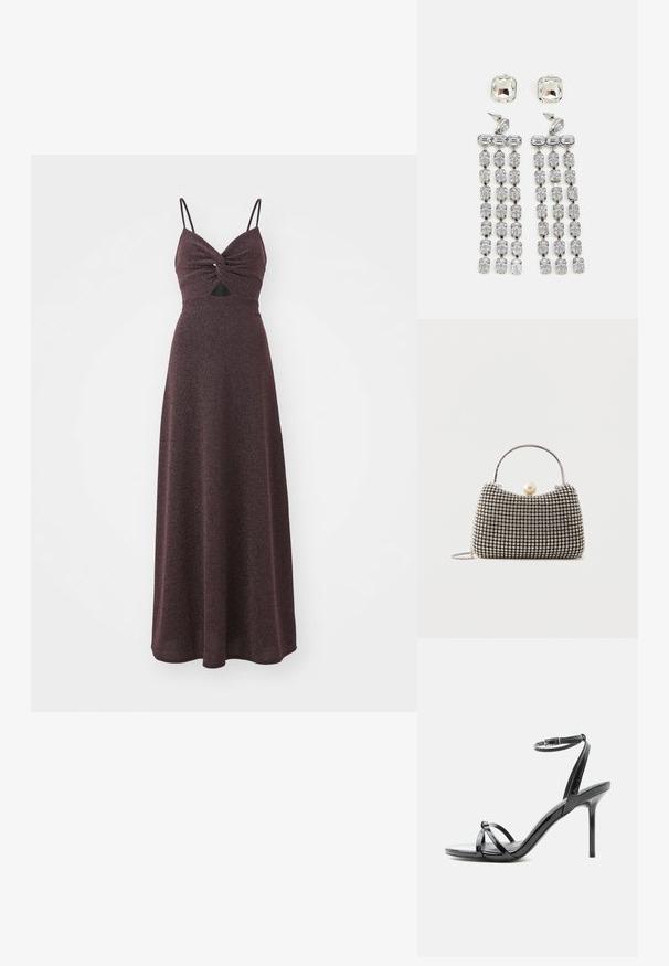 Langes burgunderfarbenes Kleid mit tailliertem Oberteil, gedrehtem Vorderteil, dünnen verstellbaren Trägern und einem fließenden, strukturierten Rock. Enthält einen kleinen Ausschnitt.; Schwarze Sandale aus Lackleder mit hohen Absätzen, dünnen Riemen über den Zehen und einem Knöchelriemen mit Schnalle auf weißem Hintergrund.; Kleine Handtasche mit silbernem Gittermuster, gebogenem Griff, großem Perlenverschluss und einem dünnen silbernen Kettenriemen auf schlichtem Hintergrund.; Kristall-Ohrringe mit silberfarbener Hardware, die einen quadratischen Stecker und kaskadierende Reihen von rechteckigen und achteckigen Kristallen aufweisen.