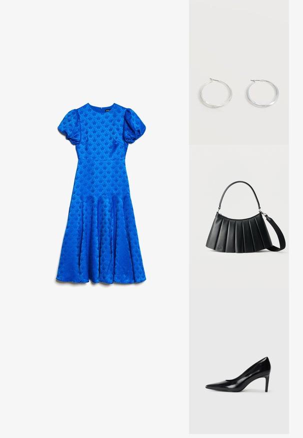 Vestido midi azul con mangas cortas abullonadas, cintura ajustada, sutil patrón de jacquard floral y paneles de falda acampanados.; Zapato de tacón alto de cuero negro con punta afilada, textura suave y tacón en forma de cono. Diseño minimalista, sin adornos adicionales.; Bolso de cuero negro plisado con asa superior y correa de hombro desmontable sobre un fondo claro liso.; Pendientes de aro de metal plateado con superficie lisa y ligeramente curvada y cierre de tipo mosquetón sobre un fondo blanco liso.