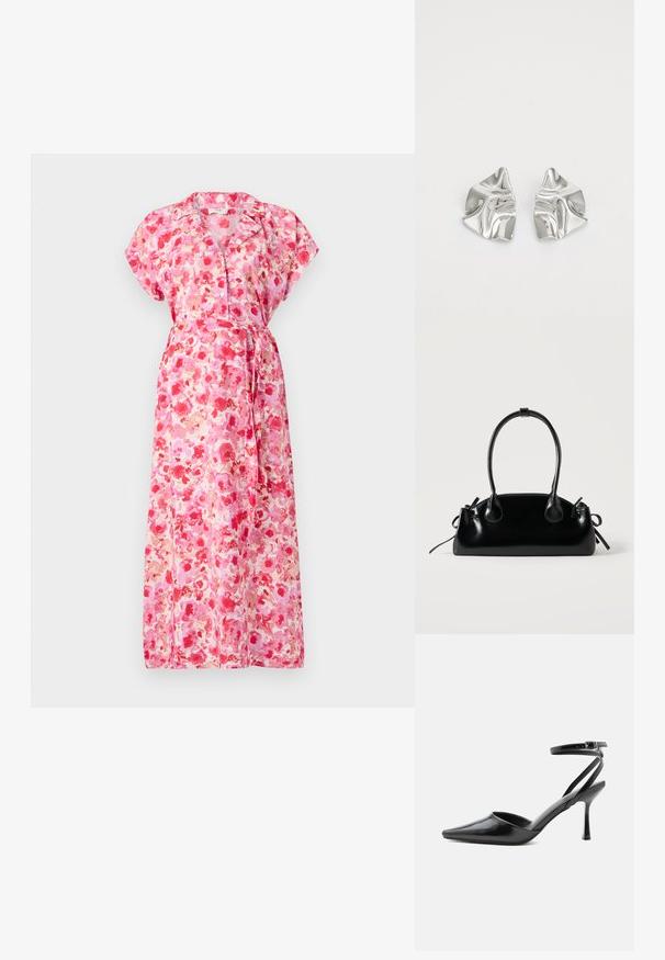 Maxikleid aus leichtem Stoff mit einem lebhaften Blumenmuster in Rosa- und Rottönen. Mit kurzen Ärmeln, einem Bindegürtel und Knöpfen.; Schwarzer spitzer High Heel mit dünnen Knöchelriemen und silberner Schnalle auf einfachem hellem Hintergrund.; Kleine schwarze glänzende Handtasche mit zwei langen Griffen und seitlichen Kordelzug-Details vor einfachem hellem Hintergrund.; Silberne Metallohrringe mit einem wellenförmigen, skulpturalen Design, das eine polierte Oberfläche und unregelmäßige Formen aufweist, die eine zeitgenössische Ästhetik betonen.
