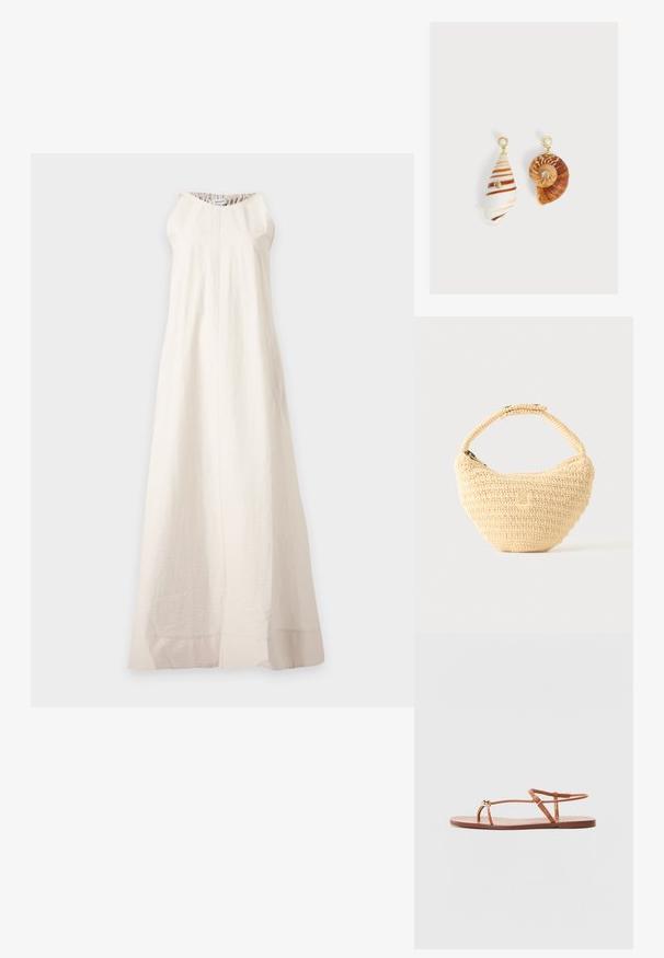 Longue robe blanche sans manches avec un col rond et une texture subtile, suspendue sur un fond gris clair.; Loeffler Randall LARA STRAPPY - Sandales tongs - timber; Sac à main beige tissé avec corps arrondi, fermeture éclair et une sangle courte et épaisse dans un style crochet simple et texturé.; Boucles d'oreilles asymétriques avec pendentifs en coquillages, clous dorés avec dessus en perle et petites pierres précieuses transparentes incrustées sur chaque coquillage.