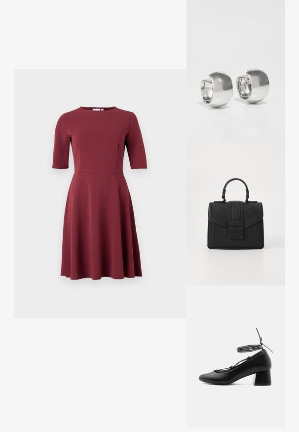 Burgunderfarbendes Kleid mit rundem Ausschnitt, kurzen Ärmeln, tailliertem Oberteil und ausgestelltem Rock. Hergestellt aus glattem Stoff ohne sichtbare Muster oder Verzierungen.; Schwarzer Lederschuh mit mittlerem Absatz, spitzer Schuhspitze, gekreuzten Riemen und Wickelverschluss um den Knöchel auf weißem Hintergrund.; Schwarze Lederhandtasche mit gestepptem Muster, rechteckiger Form, Obergriff und einer Frontklappe mit einem silberfarbenen Verschluss.; Uncommon Matters SCULPTURAL LARGE CREOLE - Ohrringe - silver-coloured