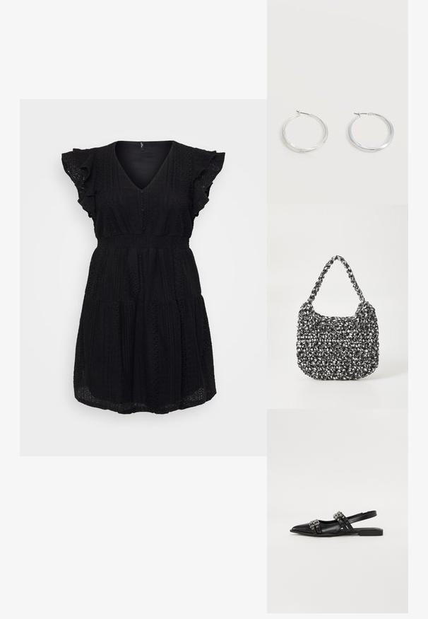 Zwarte jurk met een V-hals, korte rimpelrokken, gestructureerde stof en een aangesloten taille die overgaat in een vloeiende rok.; Even&Odd Slingback ballerina´s - black; Geweven handtas in zwart en wit met een ronde vorm, gestructureerd oppervlak en een gevlochten handvat. Geschikt voor dagelijks gebruik.; Zilverkleurige metalen creolen oorbellen met een glad, licht gebogen oppervlak en sluitingen met haaksluiting op een effen witte achtergrond.