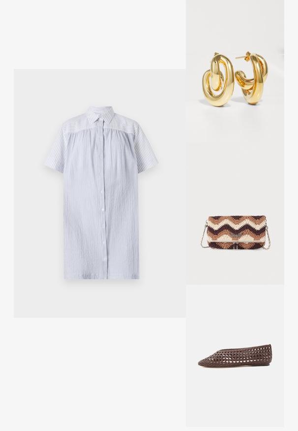 PS Paul Smith WOMENS DRESS - Tričkové šaty - blue; Hnedá nízka topánka s tkaným otvoreným vzorom a zatvorenou zaoblenou špičkou, zobrazená zboku na svetlom pozadí.; Háčkovaná kabelka s hnedými, béžovými a krémovými cik-cak pruhmi, striebornou krídlovou nášivkou a strieborným reťazovým popruhom na bielom pozadí.; Charlotte Chesnais BO INITIAL BLOW - Náušnice - gold-coloured