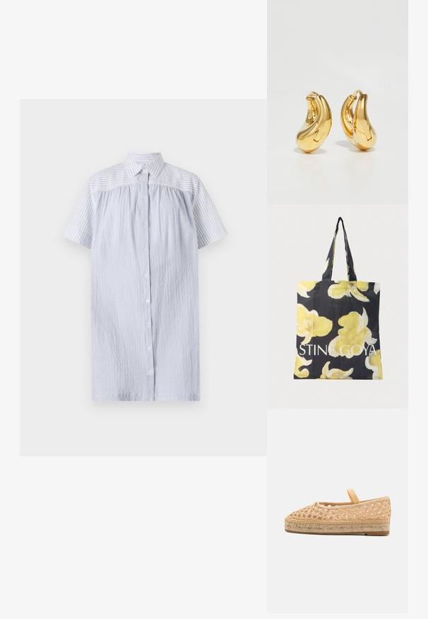 PS Paul Smith WOMENS DRESS - Skjortekjole - blue; Loeffler Randall KAYLA - Espadrilles - natural; Sort indkøbsnet med gult blomsterprint, der har robuste håndtag og teksten "STINE GOYA" i hvid nederst.; Guldringeøreringe med en glat, buet form og poleret overflade. Udstyret med en lukkeanordning og lette fordybninger for detaljer.