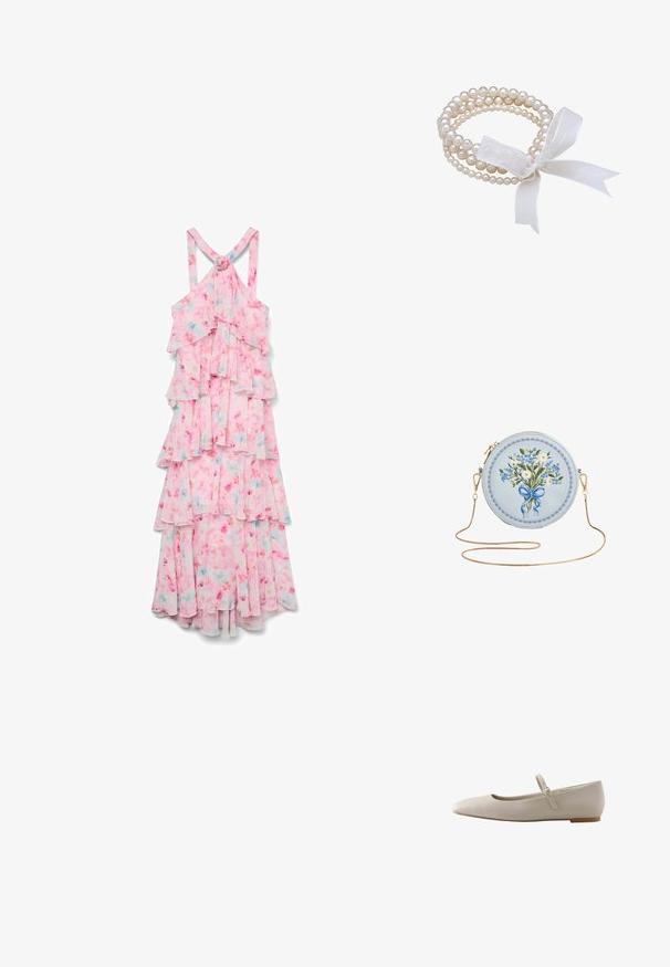 Vero Moda VMFELICIA SL RUFFLE MAXI DRESS EXP - Maxikjoler - pink tulle; Flad sko i cremefarve med spids tå og tynd justerbar rem med guldbeslag over vristen, set fra siden.; Rund lyseblå pung med blå og hvide blomster bundet med et blåt bånd, guldkædefrontrem og bølget kantdetalje.; Hvid perlearmbånd med flere tråde, der har forskellige størrelser af perler. Bundet med en gennemsigtig hvid båndsløjfe.