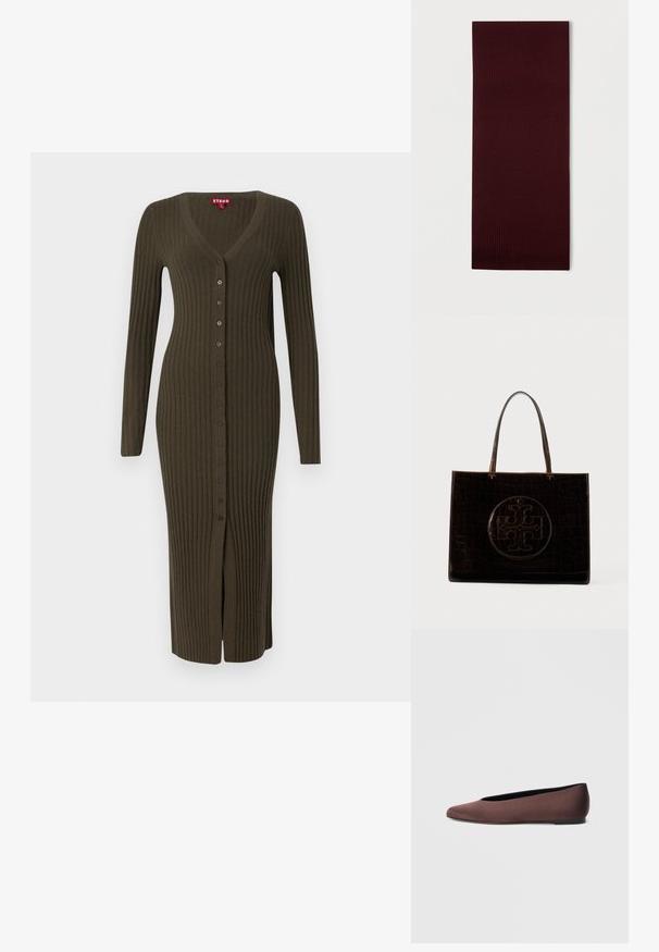 Lang, khaki ribbet cardigan med V-hals og lange ærmer, der har brune knapper langs forsiden og en slids i bunden.; Brune balletflade sko i stof med spids tå og glat tekstur, med lav hælkappe og tynd sort sål. Ingen synlige mønstre eller beslag.; Bordeaux ribbet strikket rektangulær tørklæde, foldet på langs på en hvid baggrund.; Mørkebrun læder tote taske med krokodillemønster og et stort, cirkulært præget logo på fronten, der har to håndtag.