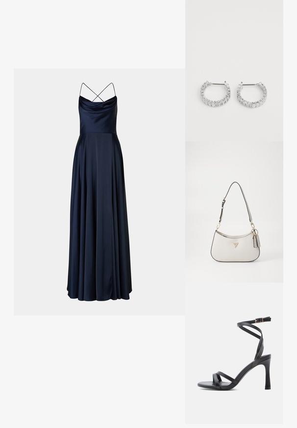 Marineblauwe satijnen avondjurk met een cowl-nek, dunne kruislingse bandjes en een vloeiende, volle rok. Gladde textuur en elegante silhouet.; Zwarte sandalen met hoge hak en elegant ontwerp, voorzien van twee smalle bandjes over de tenen en een gekruist enkelbandje met gespsluiting.; Witte handtas met textuur en een gebogen vorm, gouden hardware, een afneembare schouderriem en een logoaccent. Inclusief een sleutelhanger met merknaam.; Zilveren hoepeloorringen met rechthoekige en vierkante heldere stenen die rondom de hoepel zijn gerangschikt, met een metalen sluiting.