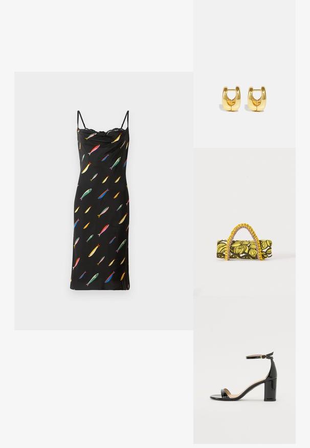 Robe noire sans manches avec un col drapé, fabriquée en tissu lisse. Présente un imprimé de poissons colorés sur l'ensemble et une finition en dentelle au niveau du col.; Sandale à talon haut en cuir verni noir avec bride à la cheville et boucle dorée, bout ouvert et talon bloc sur fond blanc.; Sac rectangulaire avec motif floral jaune et noir et anse tressée jaune et rose sur fond blanc.; Boucles d'oreilles en or avec un design élégant et arrondi. Présentent un centre creux et une surface brillante, complétant les styles modernes.