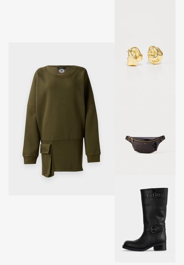 Oliven grøn sweatshirt, blødt materiale, crew neckline, lange ærmer, sidesplit med stofdetalje, broderet logo på den nederste front.; Høj sort læderstøvle med to justerbare spænder og lav blokhæl på en ensfarvet baggrund.; Sort, blank, læder bæltetaske med et buet design, guld lynlås accent, justerbar strop og små dekorative hardware.; Guldtonede metalstud øreringe med et skulpturelt, snoet design. Glat, blank overflade med en afrundet form og ingen synlige udsmykninger.