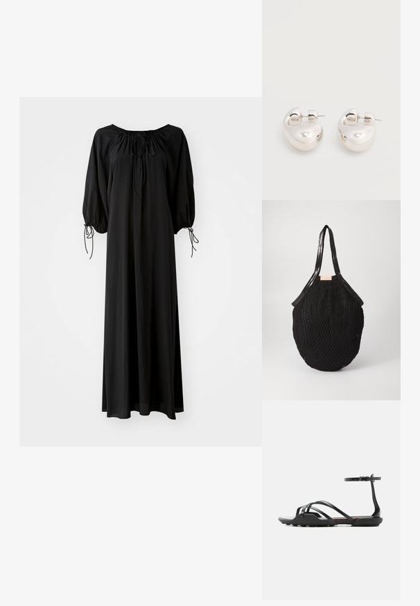Robe longue noire avec des manches larges et un décolleté arrondi. Présente des liens à coulisse au niveau du cou et des poignets. Fabriquée en tissu léger et lisse.; Sandale plate noire avec de fines brides croisées sur les orteils et une bride de cheville à boucle, avec une semelle légèrement texturée pour une meilleure adhérence.; Sac fourre-tout noir tissé en forme ovale, avec des poignées lisses et un design texturé en filet. Étiquette visible sur le côté.; Paire de boucles d'oreilles argentées brillantes et épaisses avec fermoirs à tige, sur fond blanc uni.