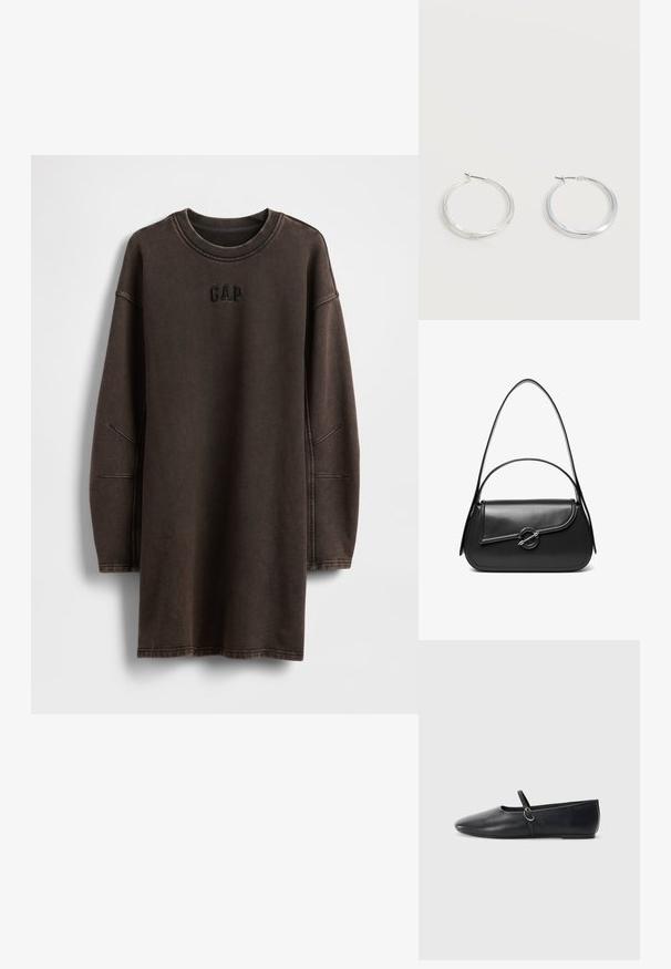 Bruine oversized sweatshirtjurk gemaakt van zacht materiaal, met een ronde halslijn en een geborduurd "GAP"-logo op de borst.; Zwarte leren balletschoenen met een spitse neus, platte zool en een kleine strap met een zilveren gespsluiting.; Zwarte leren schoudertas met een gebogen klep die is bevestigd met een ronde metalen sluiting en een smalle, verstelbare band.; Zilverkleurige metalen creolen oorbellen met een glad, licht gebogen oppervlak en sluitingen met haaksluiting op een effen witte achtergrond.